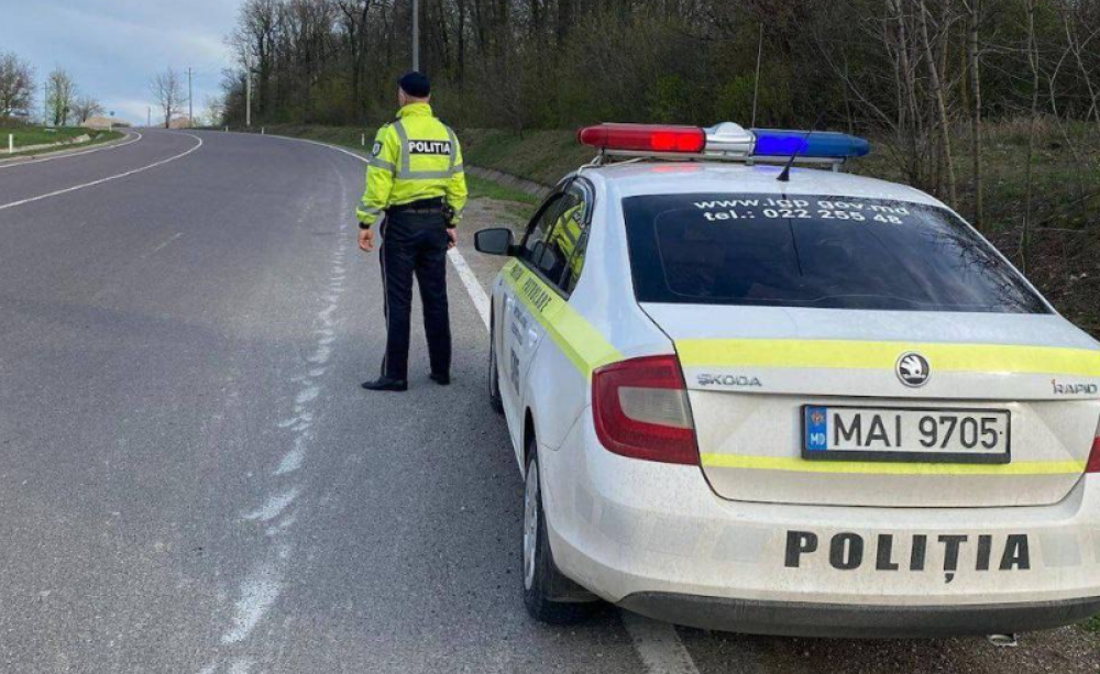 Un polițist de patrulare ar fi pretins 4000 de lei de la un taximetrist pentru a nu-i întocmi un proces-verbal